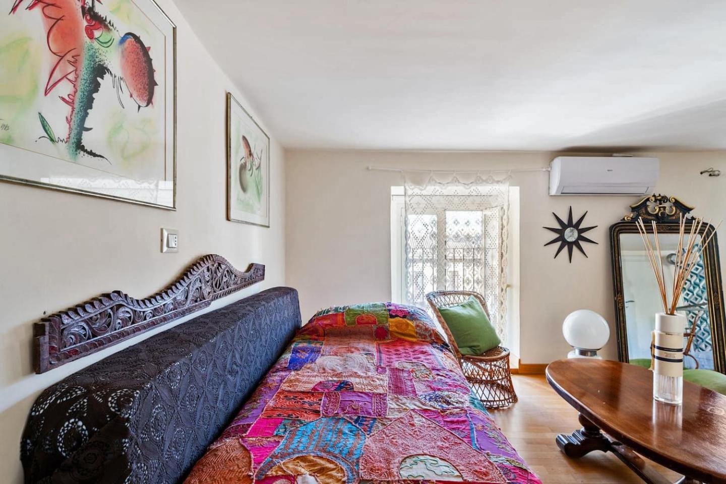 La Cot Bed & Breakfast 2*